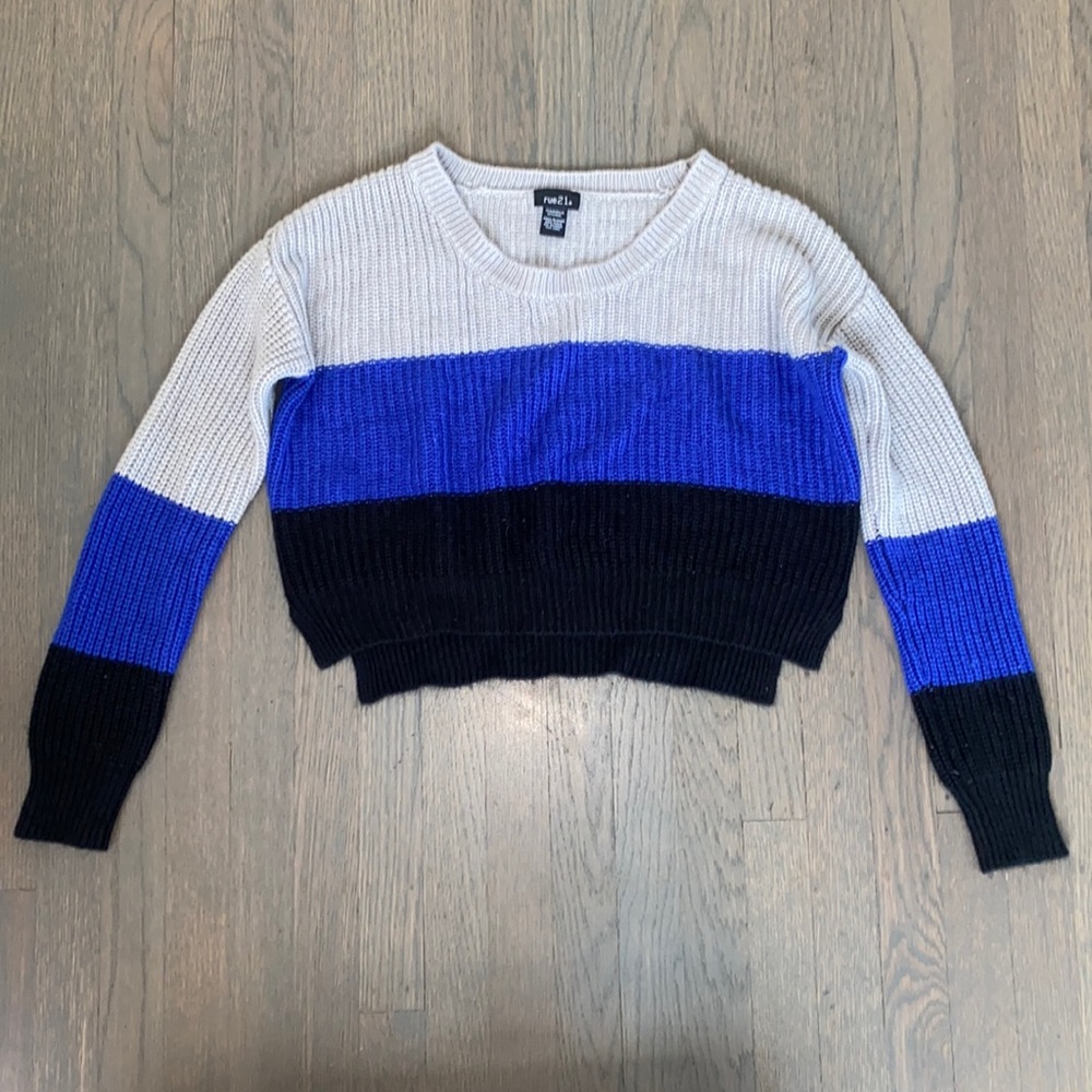 Rue 21 Gray, Blue, and Black Cropped Sweater Sz: M